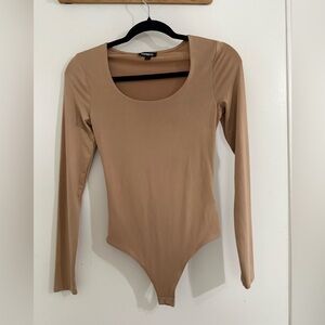Express Long Sleeve Scoop Neck Bodysuit in Camel/Tan